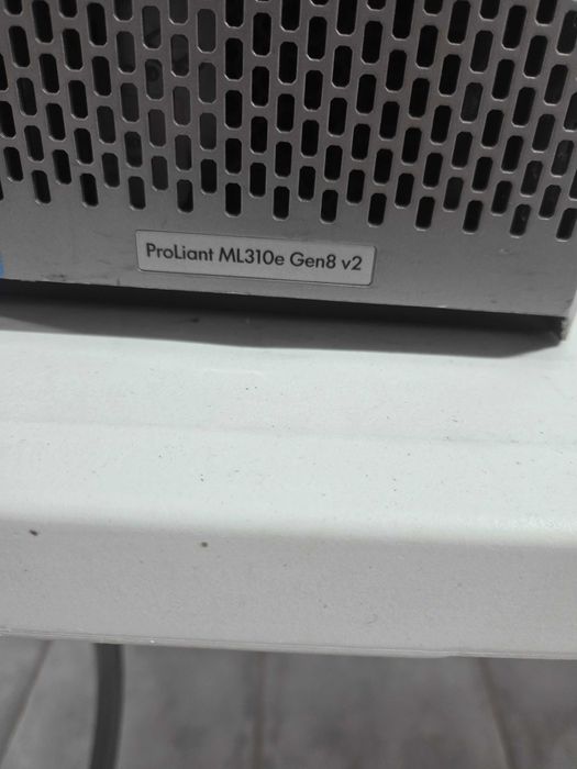 HP Proliant ML310e Gen V2