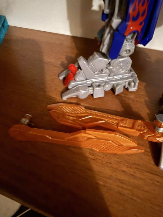 Трансформери !ОБМІНЯЮ!  Або Продам . ROTF leader class optimus prime