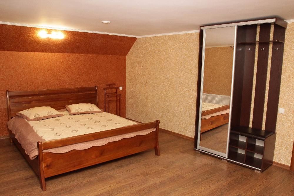 Здається житло подобово, тихе місце.