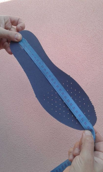 Кросівки універсальні.