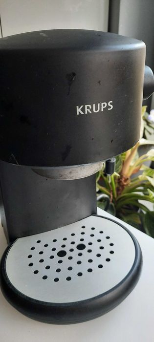 Ekspres ciśnieniowy do kawy Krups.