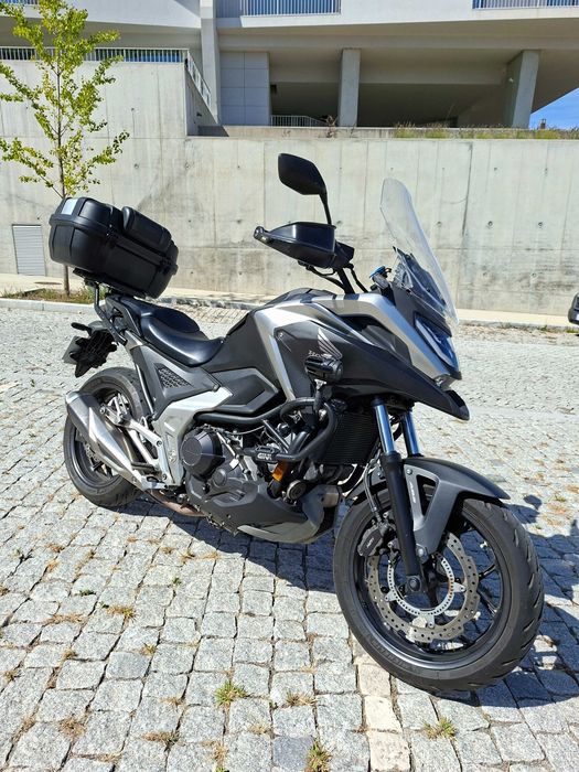 Honda NC750X 2022 - extras, pneus novos e revisão