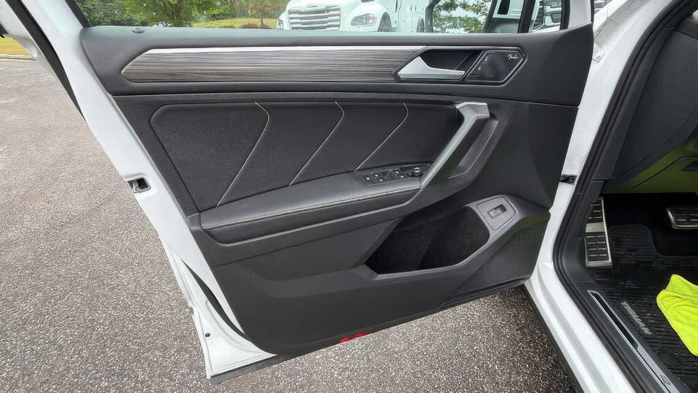 Volkswagen Tiguan SEL R-Line 4Motion      2024