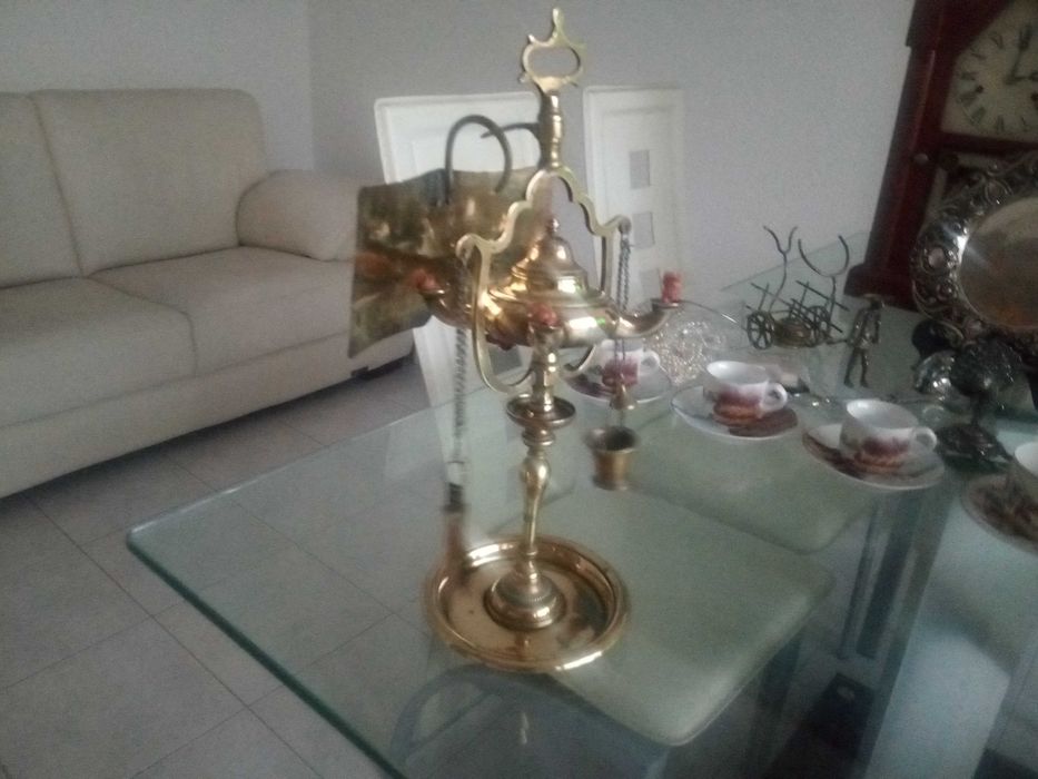 Vendo artigo em latão muito antigo uma antiguidade