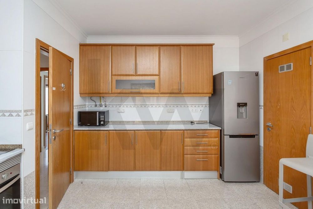 Moradia T4+2 com Jardim e Piscina para Arrendamento, junto ao Oeiras G