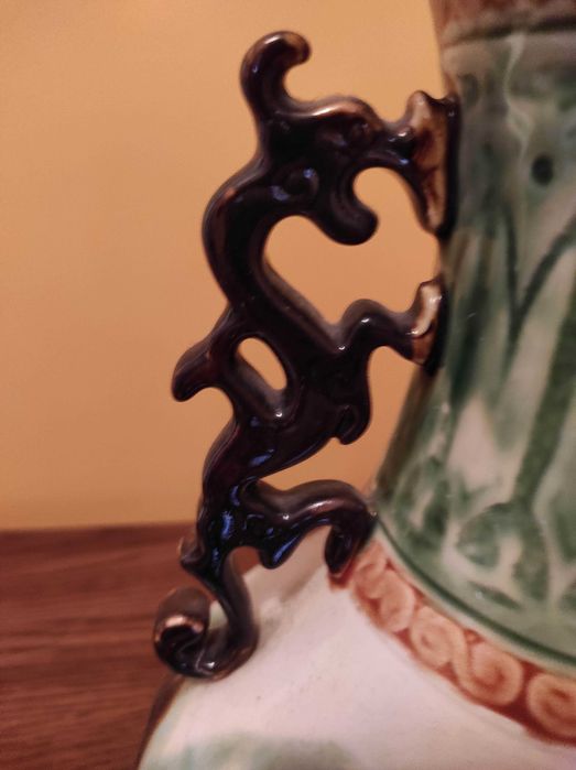 Vaso cerâmica oriental montanhas