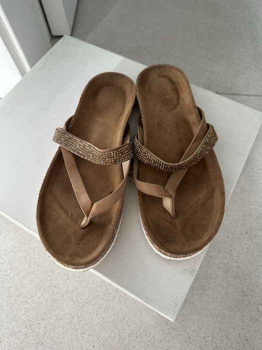 Bassano klapki CCC brązowe zamszowe z cyrkniami jak Birki 37