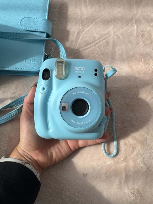 Instax mini 11 + 10 wkladow + etui + album - 100% sprawny jasnoniebieski