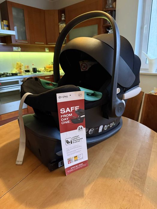 Fotelik samochodowy dla niemowląt Cybex Aton B2 i-Size z bazą One