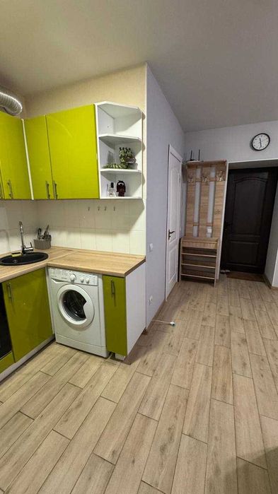 Продам 2  кімнатну квартиру з евроремонтом вул. Коксовая 16