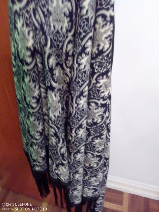 Xailes de traje verão em seda com franjas de seda.