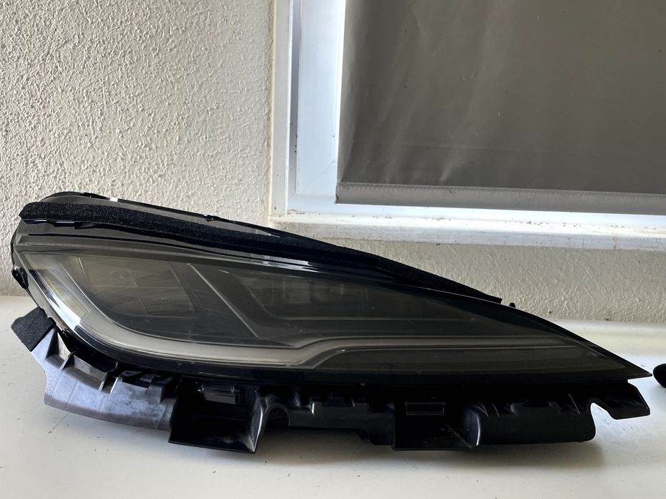 Lampa prawa lewa  eflektor przód TESLA Model 3 Highland 24r  cała