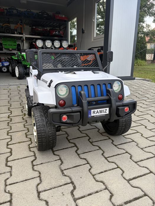 Auto Na Akumulator Duży Jeep Dla Dzieci 4x4 180 Watt Miękkie Koła Tablice