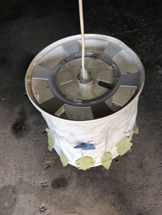 Candeeiro quarto de criança em excelente estado