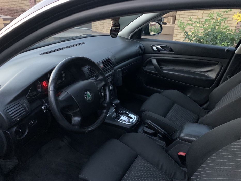 автомобіль Skoda Суперб