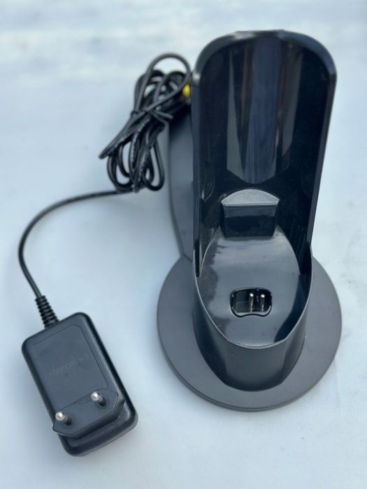 Stacja ładująca z uchwytem na akcesoria Shark WV200EU