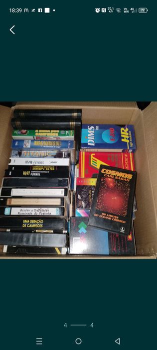 Caixa com VHSS antigos