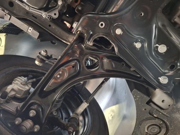 Braço de suspensão frente direito VOLKSWAGEN Caddy V Kombi (SBB, SBJ)
