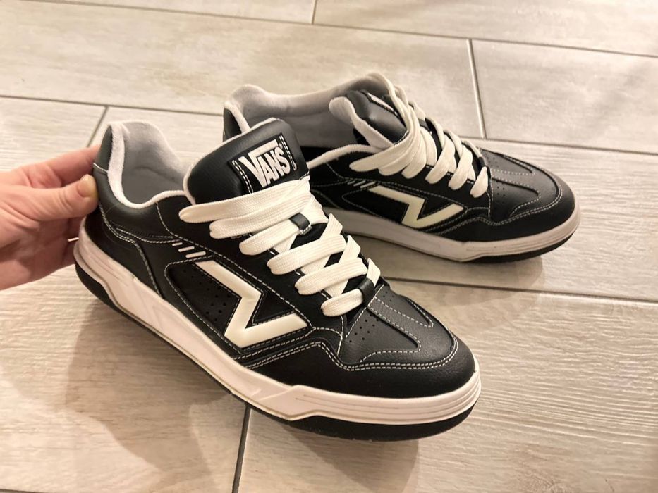 Продам кросівки Vans
