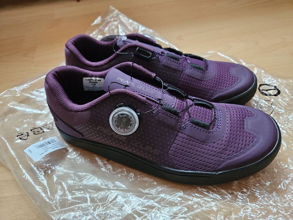 Damskie buty rowerowe PEARL iZUMi X-Alp Flow Pop w kolorze Dark Violet