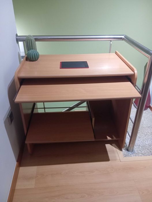 Conjunto secretária e cadeira