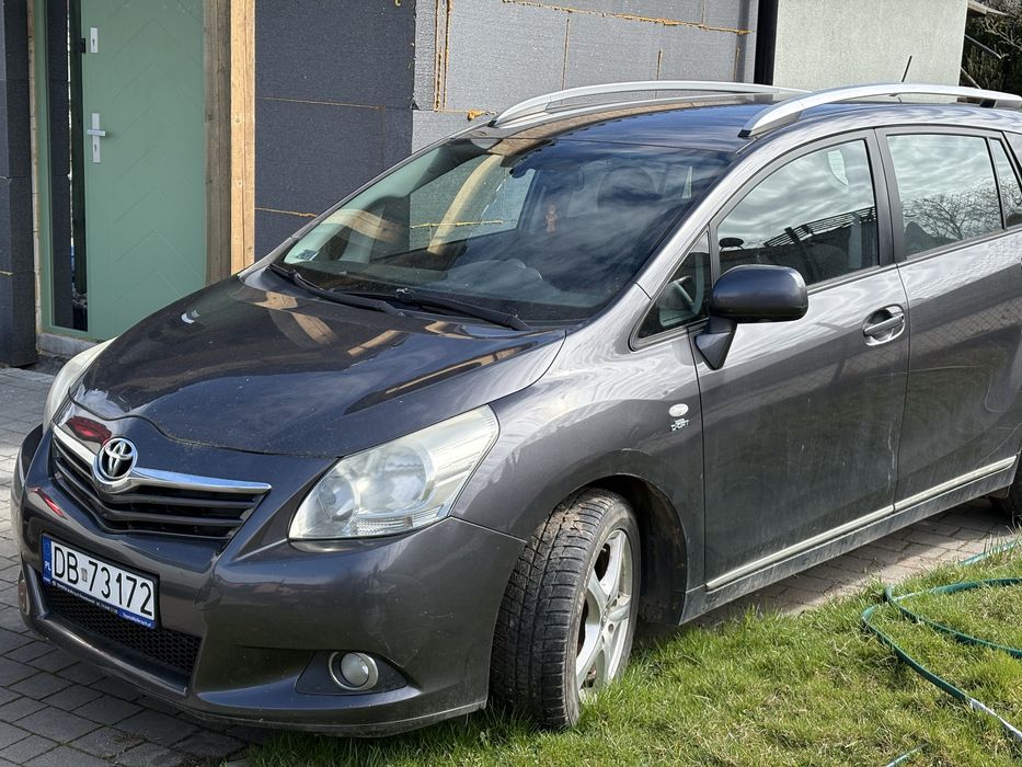 Toyota Verso minivan 2009 2.2 D-4D