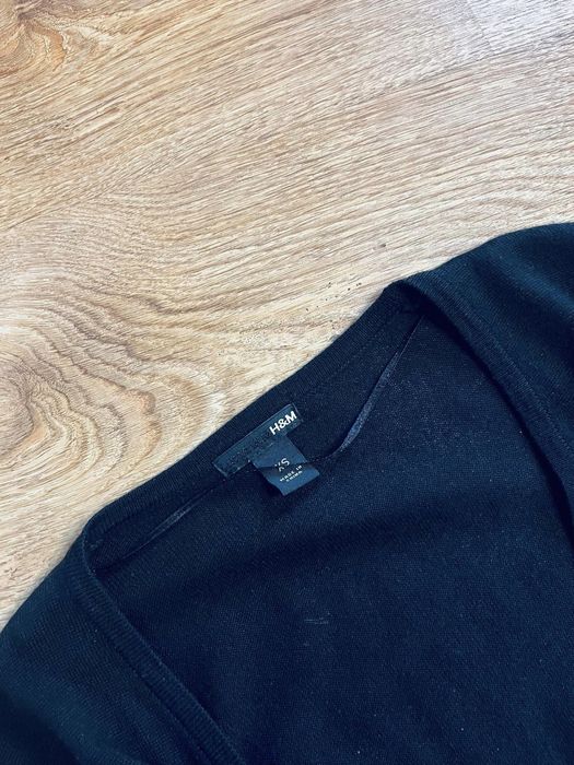 Sukienka h&m xs 34 swetrowa sweterkowa dekolt w serek v czarna
