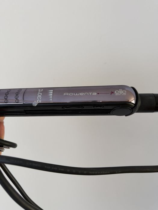 випрямляч для волосся Rowenta Liss & Curl SF4412.