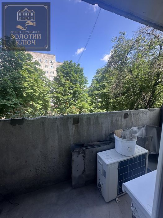 Продам одно кімнатну Попова
