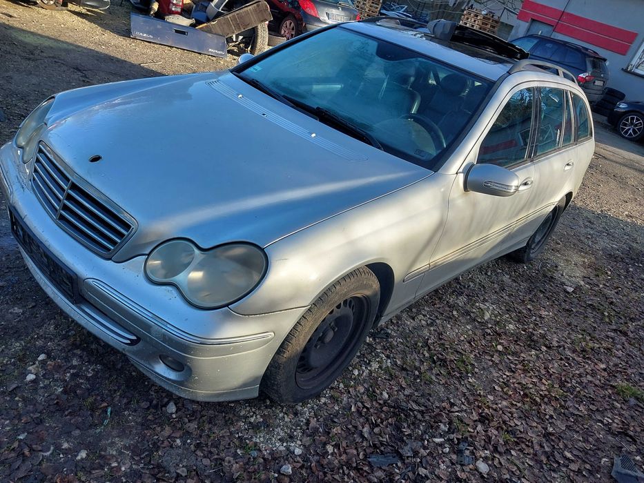 Posiadam czesci mercedes c-klasa w203 kombi   2.2cdi 2004r