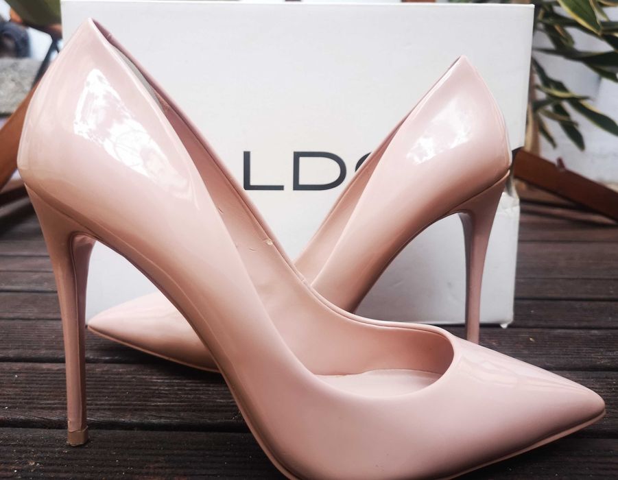 Stiletos em verniz rosa claro