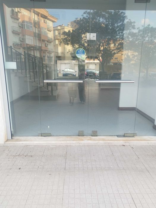 Arrendamento de Loja na Cruz de Pau BOA LOCALIZAÇÃO
