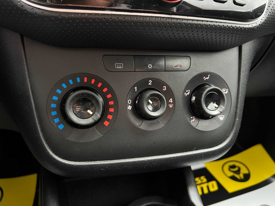 Fiat Punto 2011 року