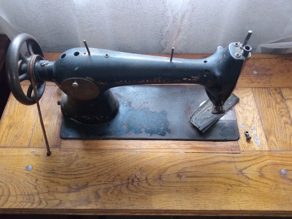 Швейна машинка singer