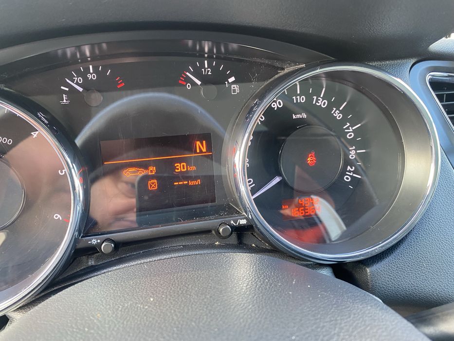 Автомобіль peugeot 5008