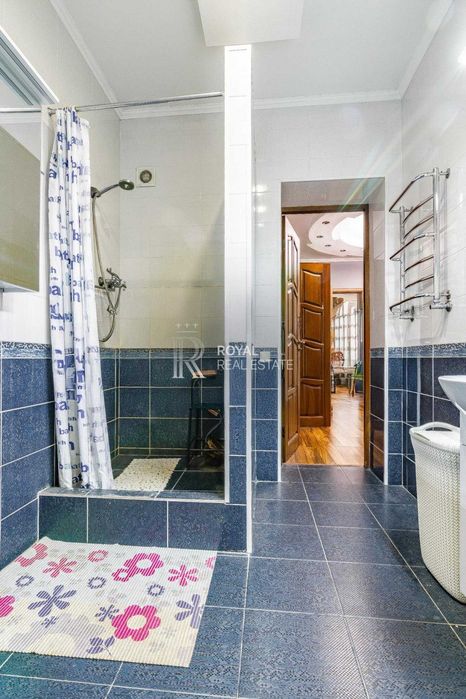 Продаж Будинок Київ Деснянський район вул. Тодося Осмачки 305 м² 5 кімнат Басейн Генератор Камін Тераса Гараж Автономність