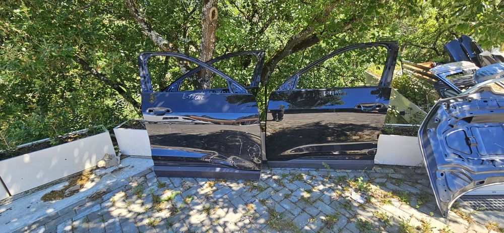 Portas para audi  e-trone   .
