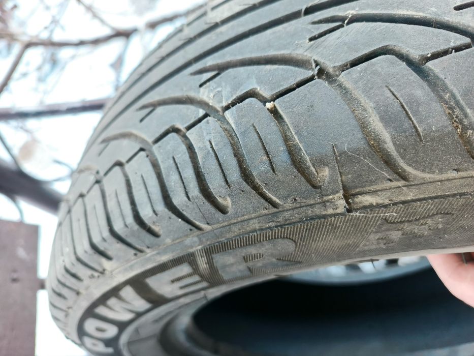 Шина б/у продам .