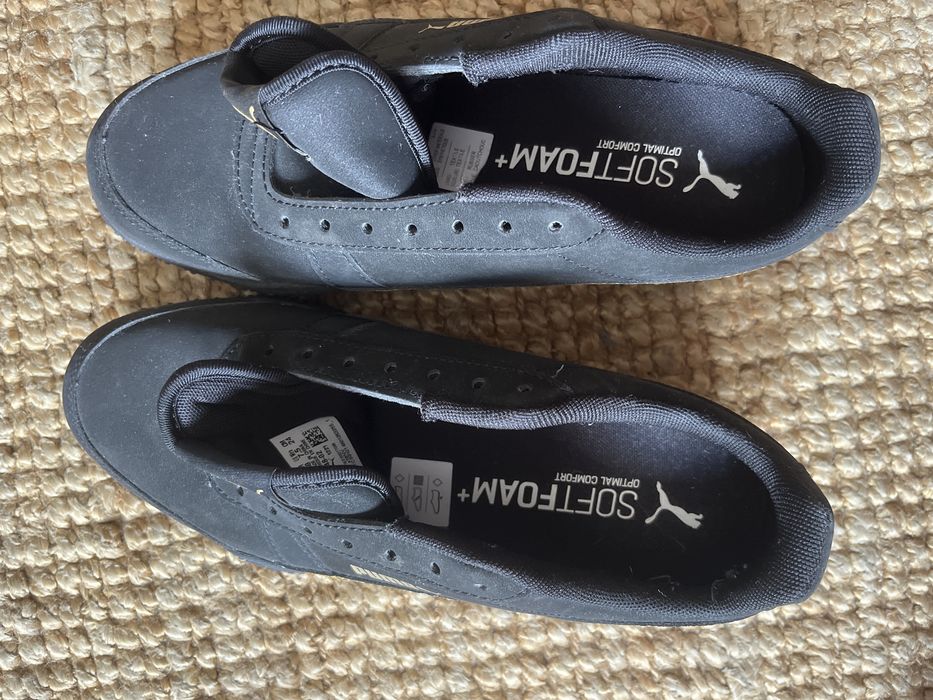 Sapatos pretos da puma e novos