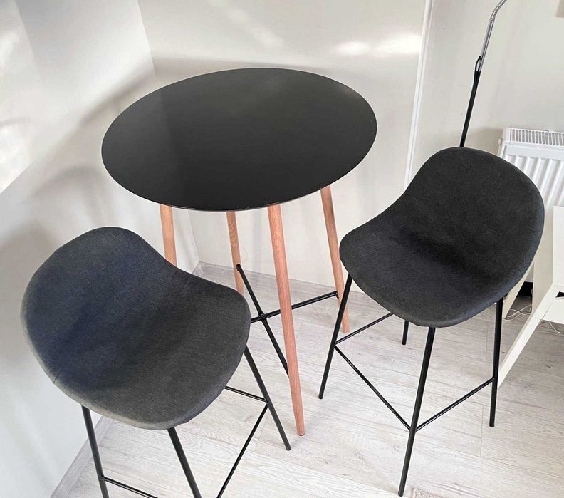 Stolik barowy Jysk + 2 krzesła hookery