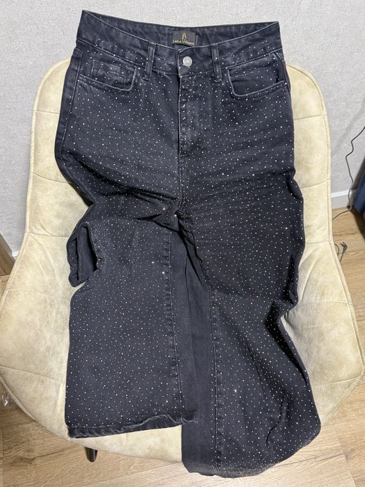 Джинси Zara, зі стразами, у пості декілька речей!
