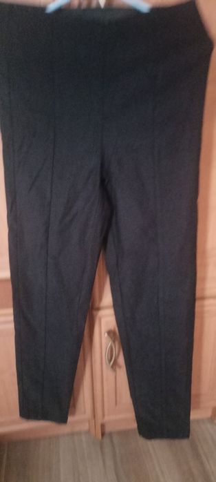 Czarne spodnie na szerokiej gumce