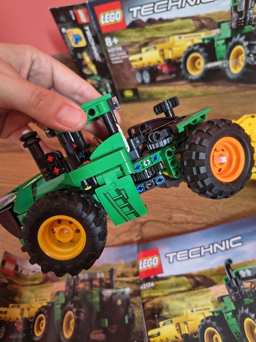 Klocki LEGO Technic 42136 Traktor John Deere 9620R 4WD