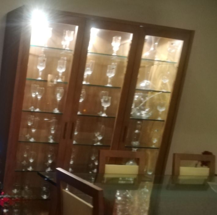 Vendo Vitrine tres portas.
