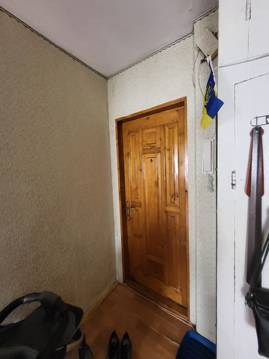 Продам 3 кімнатну.