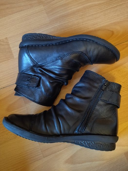 Утеплені шкіряні чобітки,чоботи,напівчоботи,черевики,37,36рр