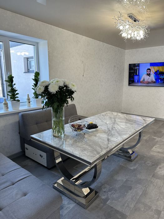 Продам сучасний котедж з гаражем і ремонтом