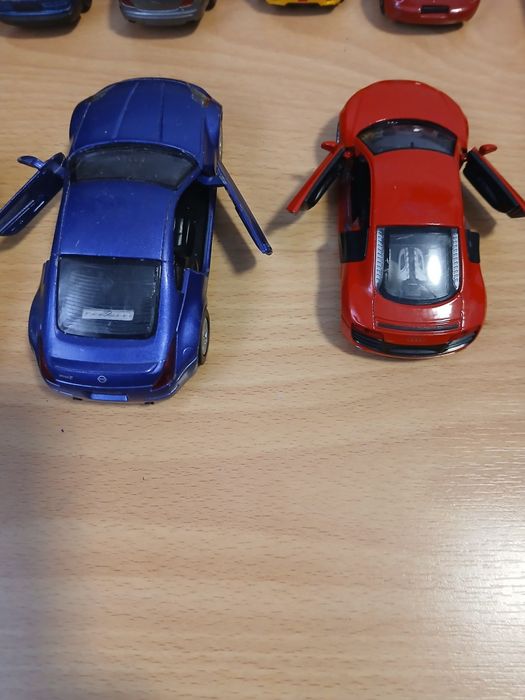 Miniaturas e um camião da b. P. Em bom estado