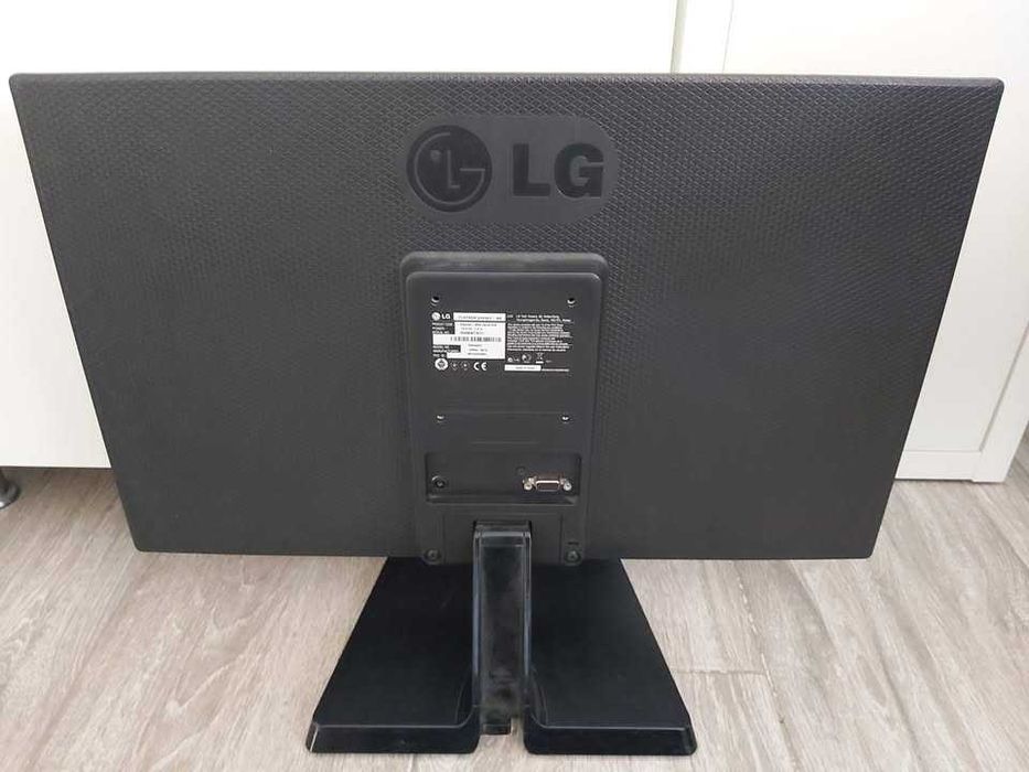 Монітор LG E2242 - діагональ 22 дюйма
