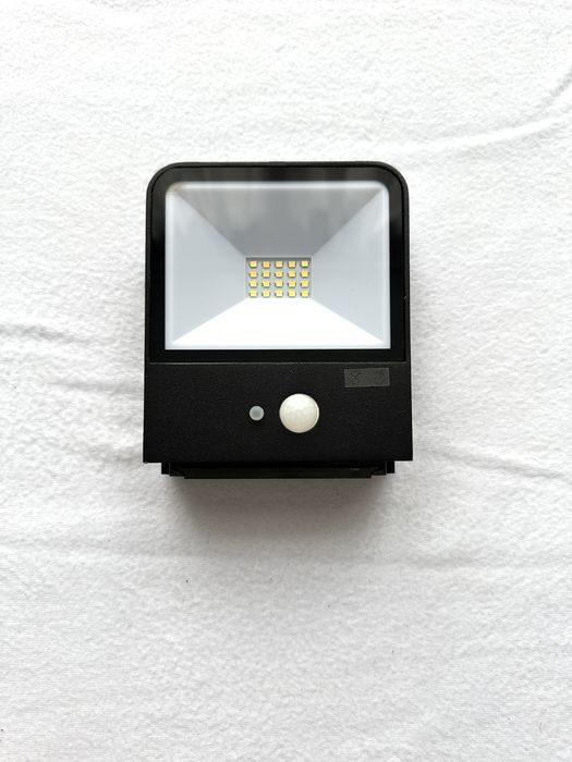 Kinkiet zewnętrzny LED solarny czujnik Lucande